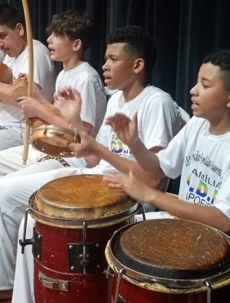 “Entre Ritmo e Resistência: A Arte da Capoeira”